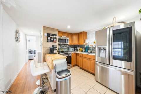 33 Adult Dr, Moonachie Boro, NJ 07074