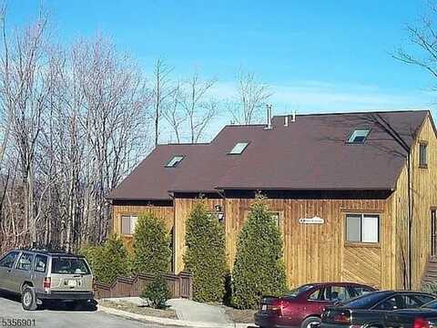 8 Baily Bunion Ct, Vernon, NJ 07462