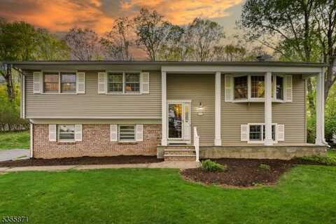 27 Clover Ln, Randolph, NJ 07869