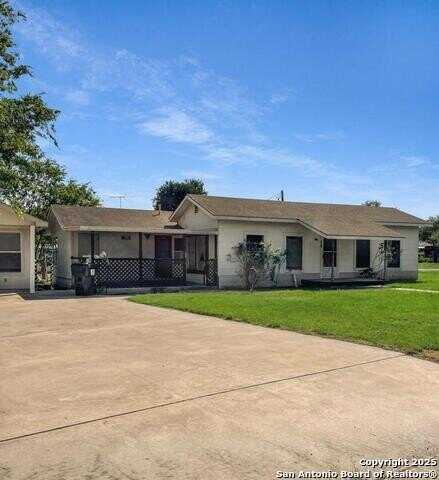 200 irvin, Falls City, TX 78113