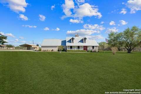 136 Country Place, Adkins, TX 78101