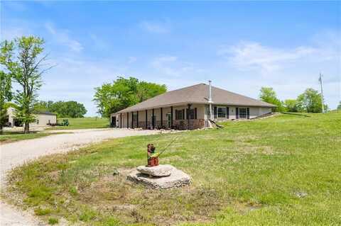 9 SW 500 Road, Warrensburg, MO 64093