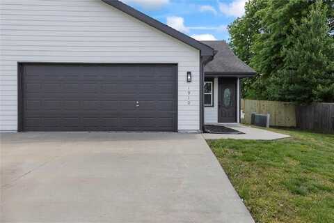1910 Joles Drive, Tonganoxie, KS 66086