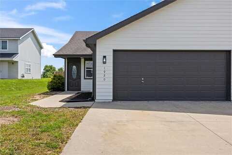 1920 Joles Drive, Tonganoxie, KS 66086