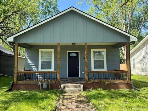 434 Walnut Avenue, Osawatomie, KS 66064