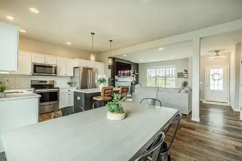 6111 E RED OAK Trail, Mc Farland, WI 53558