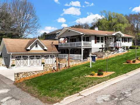 1105 Oak Street, Wisconsin Dells, WI 53965