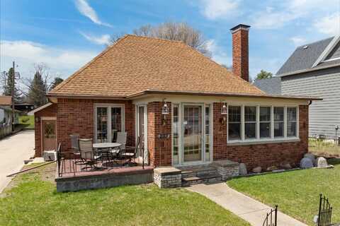 233 N 1ST Street, Princeton, WI 54968