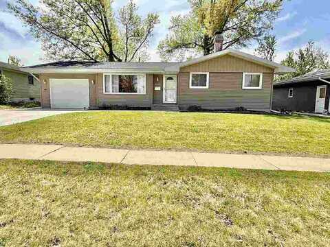 2455 26Th Ave, Marion, IA 52302