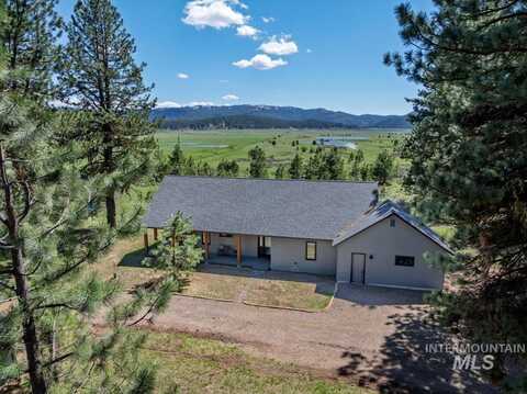 190 Wilderness Lake Rd, High Valley, ID 83611