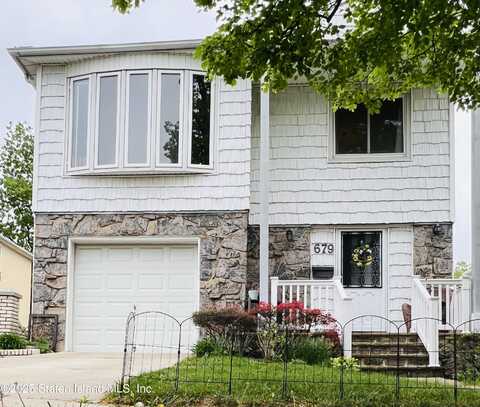 679 Collfield Avenue, Staten Island, NY 10314