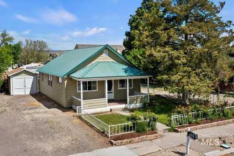 68 W Garfield Ave., Glenns Ferry, ID 83623