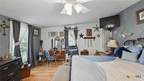 15521 E Highway 90, Kingsbury, TX 78638
