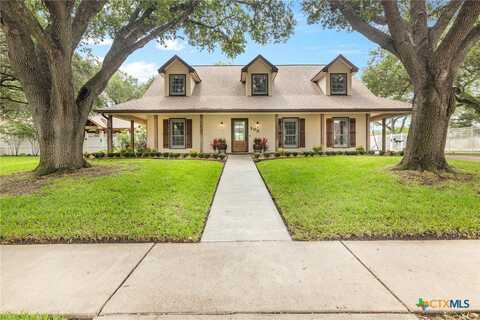203 Champions Row, Victoria, TX 77904