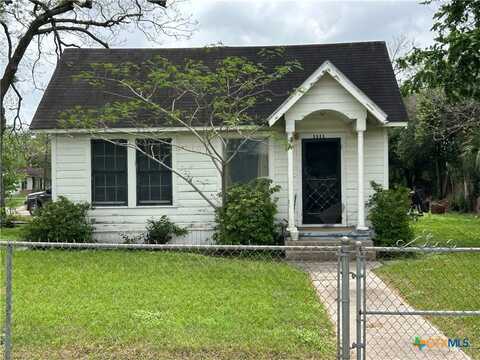 1511 E Constitution Street, Victoria, TX 77901