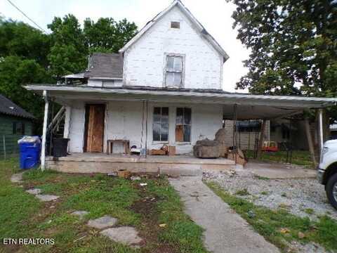 941 Unaka St, Harriman, TN 37748
