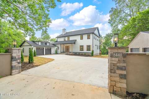8440 Lakeland Drive, Lenoir City, TN 37772