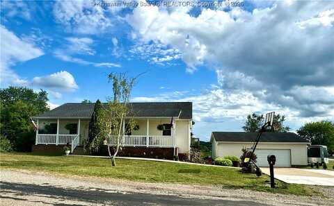 18 Antioch Road, Red House, WV 25168