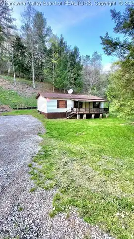 11241 Spencer Road, Le Roy, WV 25252