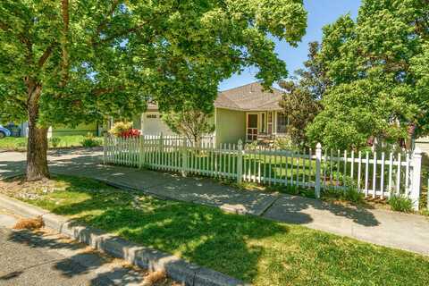 1233 Orchid Street, Ashland, OR 97520
