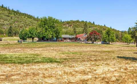 2575 E Evans Creek Road, Rogue River, OR 97537