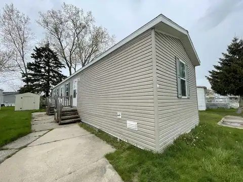 40228 Heather Ct, Sterling Heights, MI 48310