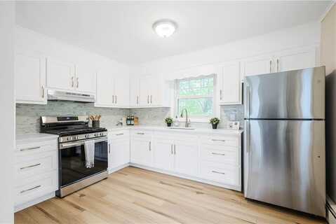 7 Maggio Avenue, Westerly, RI 02891