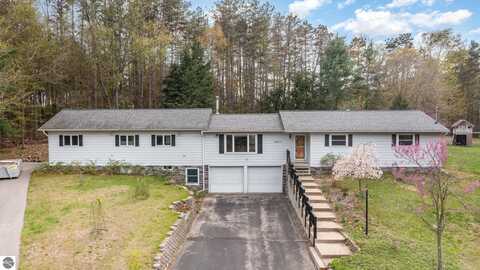 4661 Cardinal Drive, Mount Pleasant, MI 48858