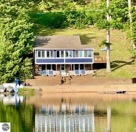 2442 Pinehurst Trail, Traverse City, MI 49696