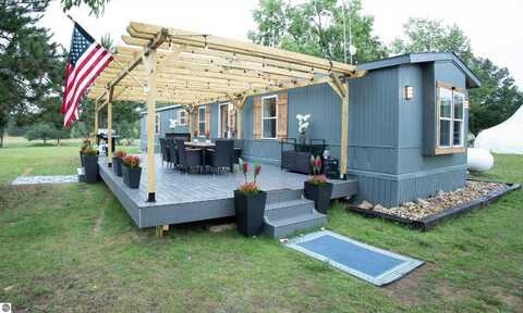 11930 State Road, Cadillac, MI 49601