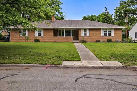 3636 SW Stratford RD, Topeka, KS 66604