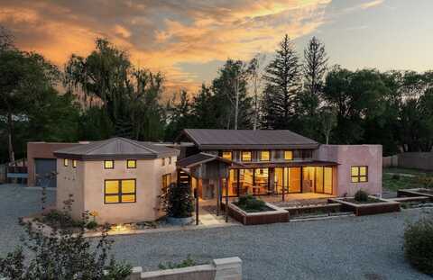 110 Los Pandos Lane, Taos, NM 87571