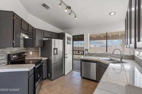 10261 E Woodhaven Lane, Tucson, AZ 85748