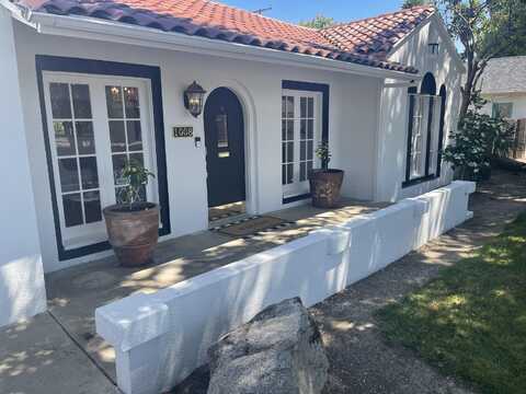 1008 E Tulare Avenue, Tulare, CA 93274