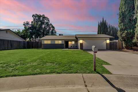 3705 S Valley Court, Visalia, CA 93277
