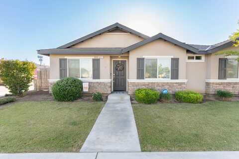 899 Creekview Street, Porterville, CA 93257