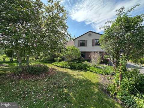 900 MARSHALL DR, WARMINSTER, PA 18974