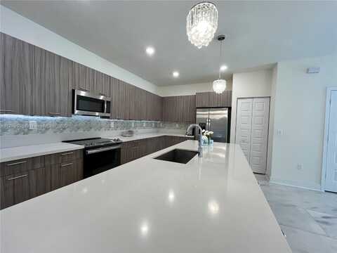 4745 NW 83rd Pkwy, Doral, FL 33166