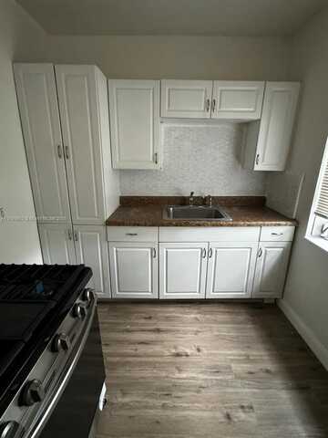541 SW 7th St, Miami, FL 33130