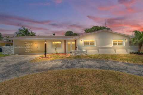 851 NW 203rd St, Miami Gardens, FL 33169