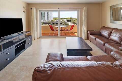 220 Kings Point Dr, Sunny Isles Beach, FL 33160