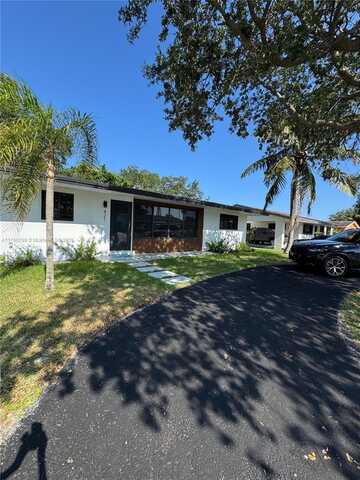 421 SW 11th Ave, Hallandale Beach, FL 33009