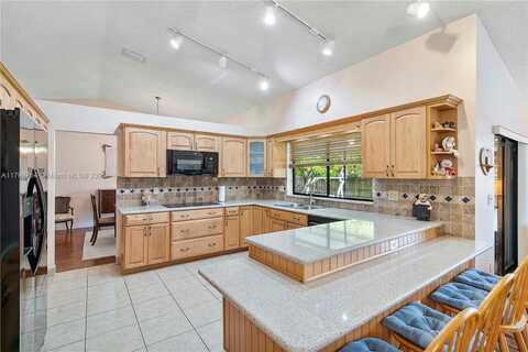 15827 Waverly Mnr, Davie, FL 33331