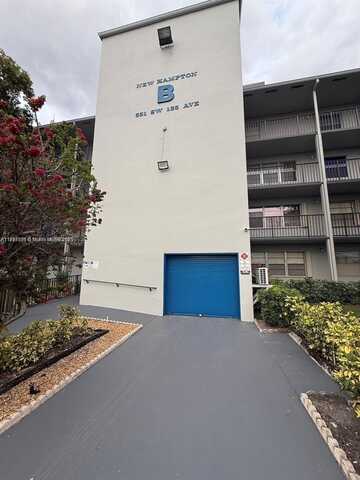 551 SW 135th Ave, Pembroke Pines, FL 33027