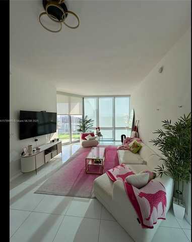 851 NE 1st Ave, Miami, FL 33132