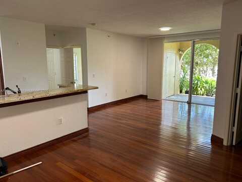 2516 Centergate Dr, Miramar, FL 33025