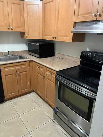 5221 Geneva Way, Doral, FL 33166