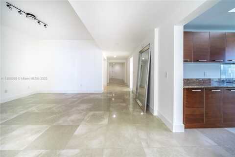 3330 NE 190th St, Aventura, FL 33180