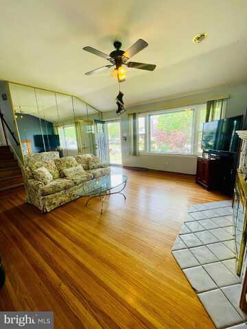 218 HENDRICKSON AVENUE, EDGEWATER PARK, NJ 08010