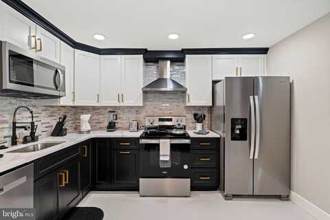 124 W MASTER STREET, PHILADELPHIA, PA 19122